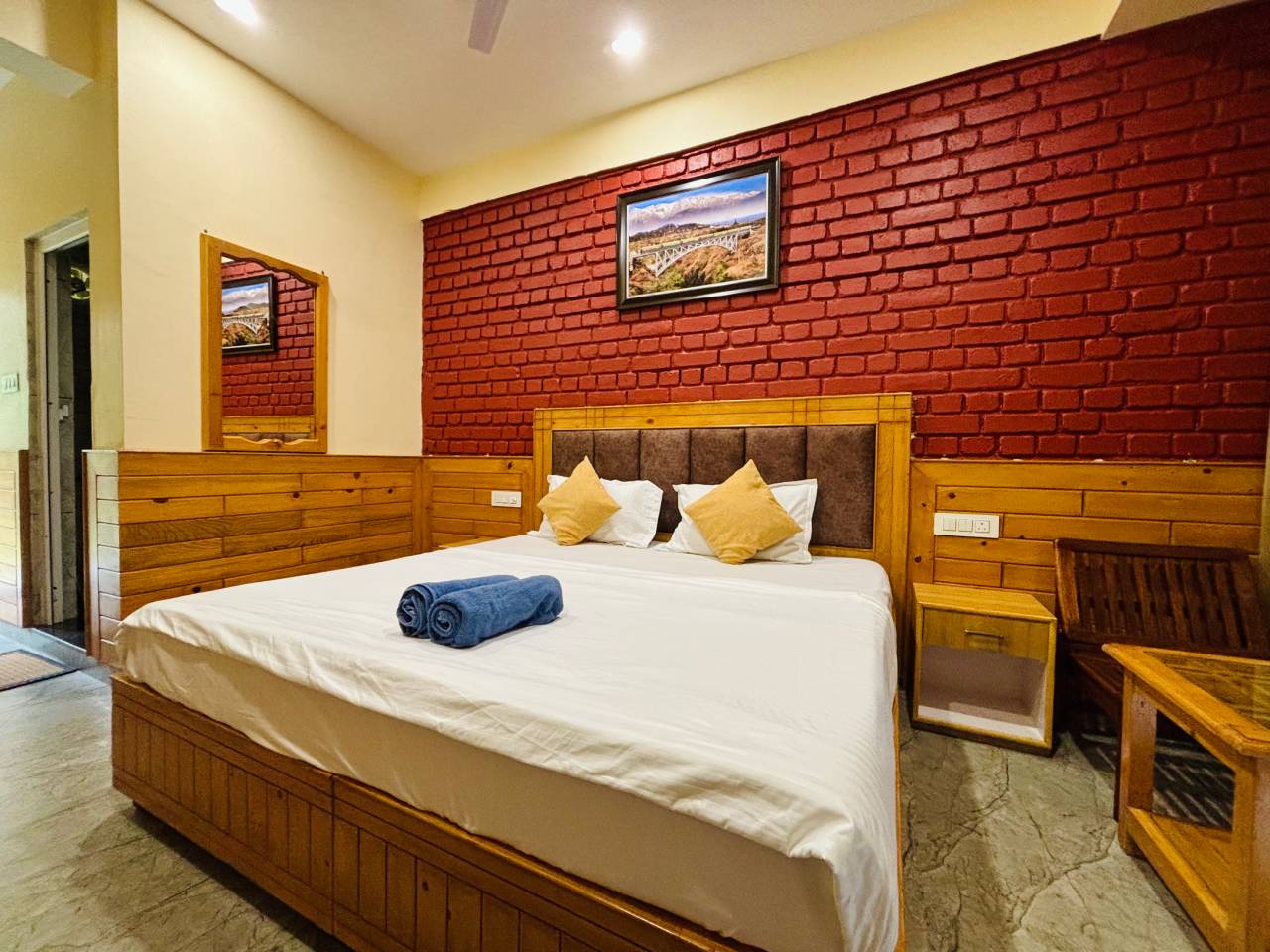 Deluxe Double Bed Room with Balcony at Naddiva Homestay