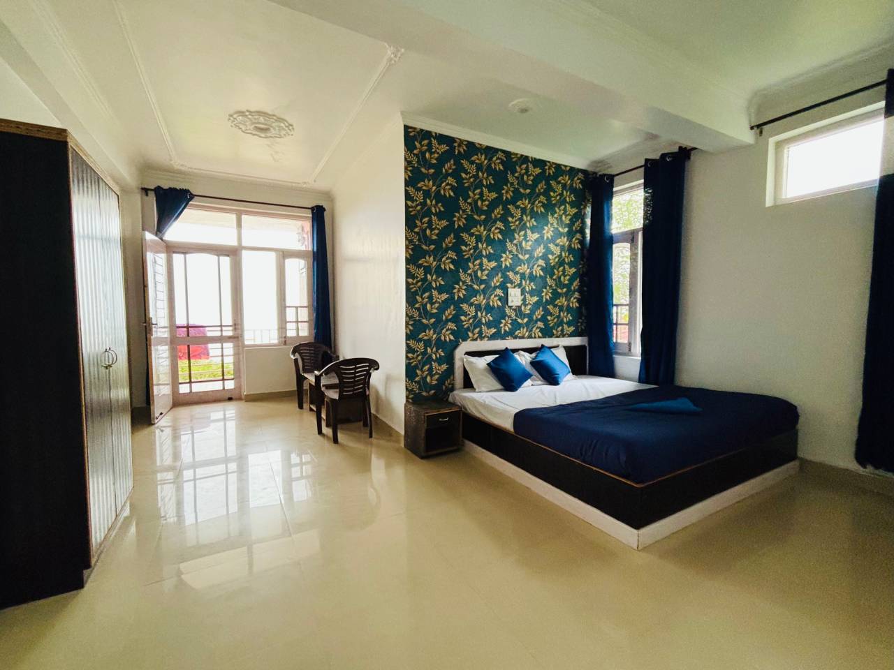 Deluxe Double Bed Room with Balcony photo 3